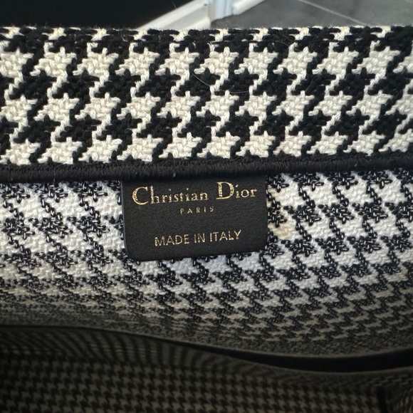 EMT 2100 Christian Dior Large Book Tote - Picture 9 of 9